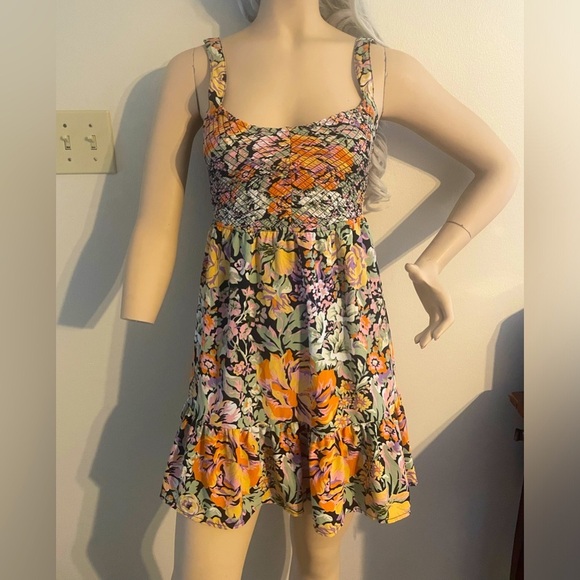 Lulus Dresses & Skirts - Lulu's Smocked flower sundress